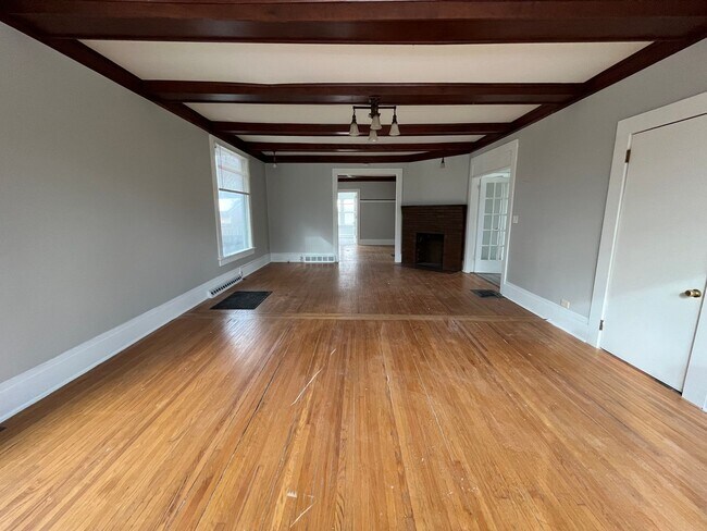 Building Photo - 1140 N Church St