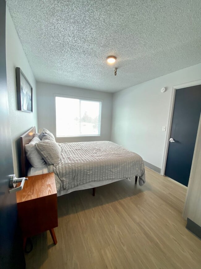 Building Photo - FURNISHED, 1 bed 1 bath in newly renovated...