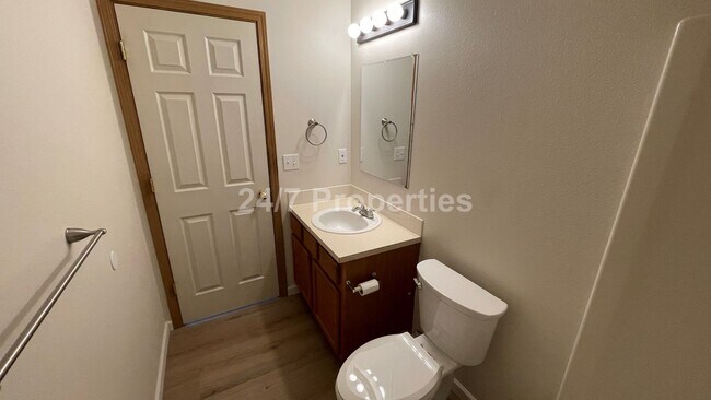 Building Photo - 2025-845MF