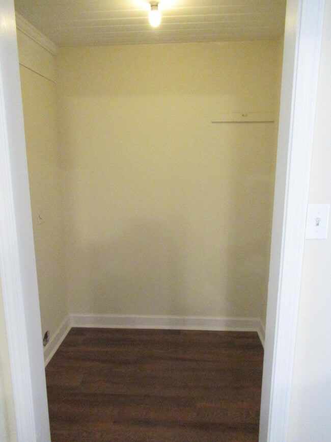 Building Photo - 38 Thelma St