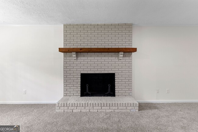 Building Photo - 223 Pinehaven Dr