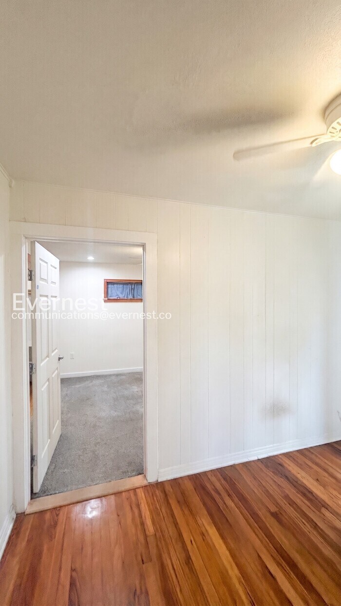 Building Photo - 118 Cravens Ave