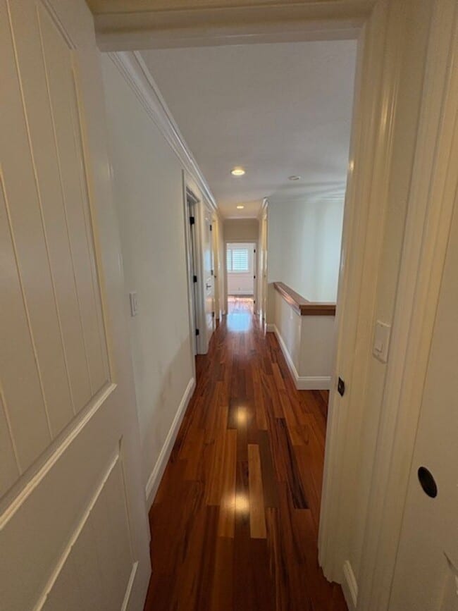 Building Photo - Los Gatos Family Townhome Ready for Move i...