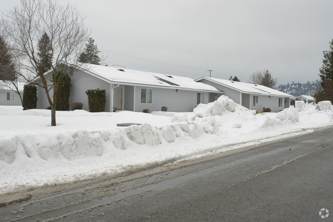 Building Photo - Pinewood Village