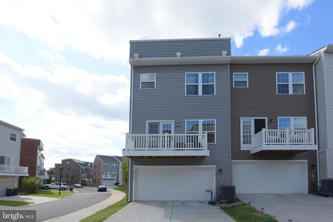 Building Photo - 9912 Vista Pointe Dr