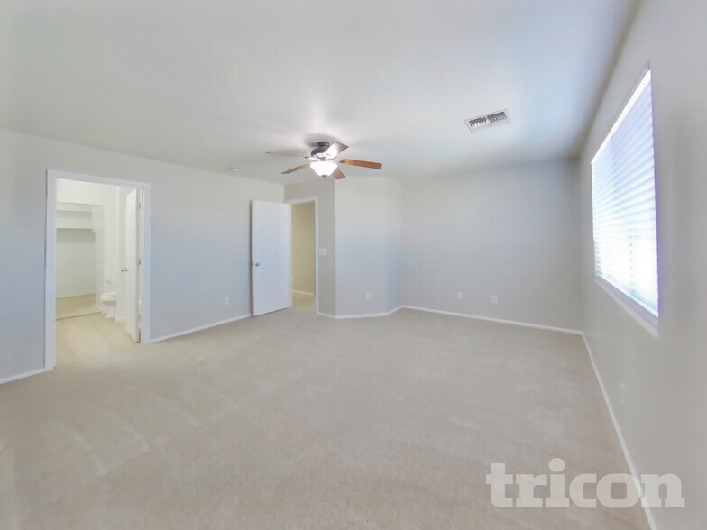 Building Photo - 37593 N Dena Dr