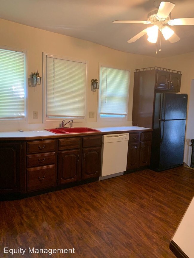 Building Photo - 88 Main St