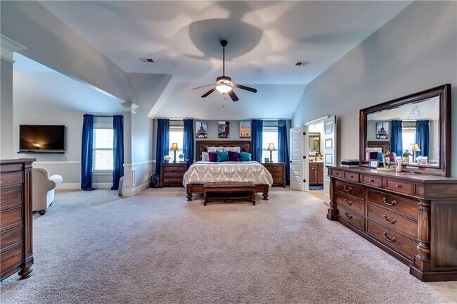 Building Photo - 2216 Golden Eagle Dr