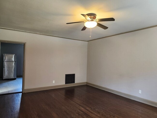 Building Photo - 4911 Sunnyside Ave