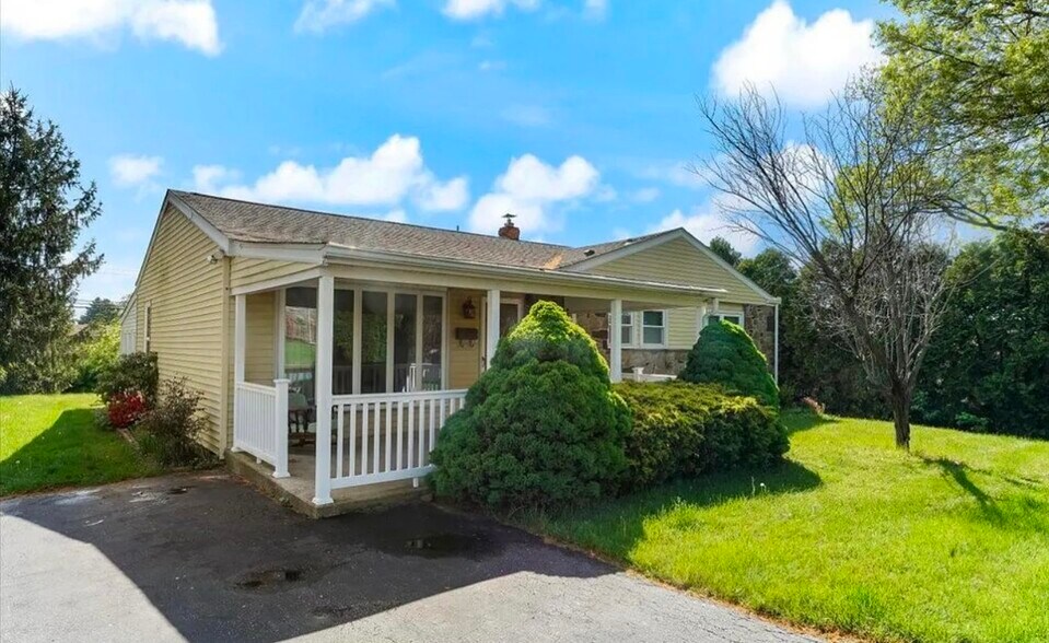 Primary Photo - 120 Tillman Ln