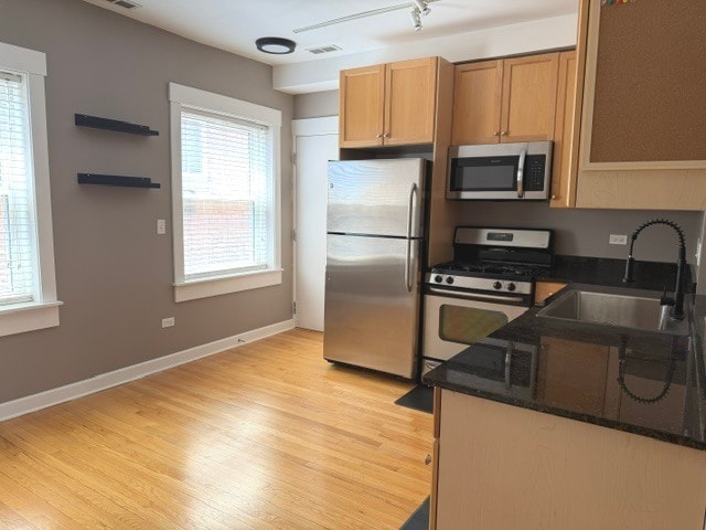 Building Photo - 2537 Prairie Ave