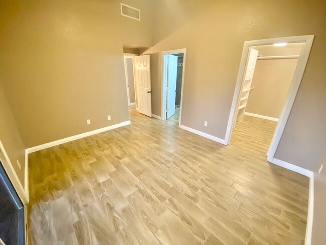 Building Photo - CHARMING CONDO IN DESIRABLE WEST LAS VEGAS NEAR SUMMERLIN