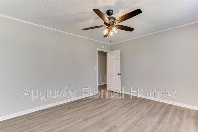 Building Photo - 3210 York Dr