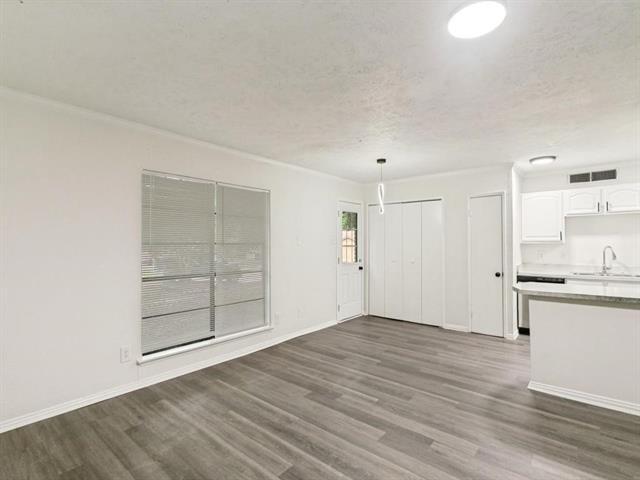 Building Photo - 905 Hawthorne Dr