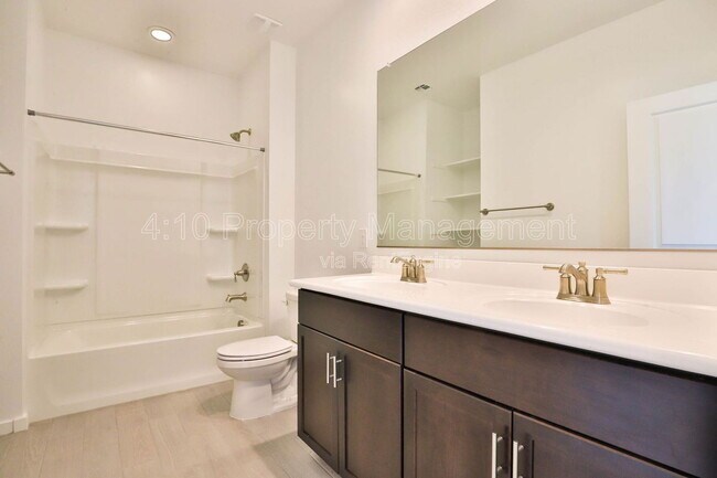 Building Photo - 4470 E Clydesdale St