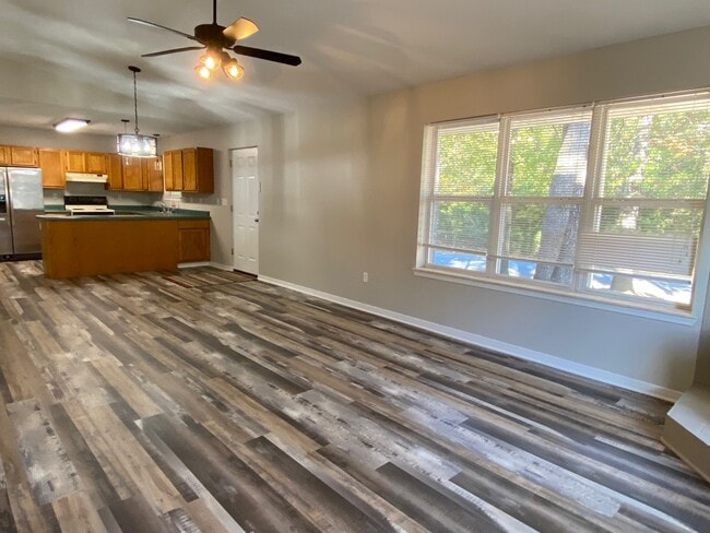 Building Photo - 1207 Red Bud Ave