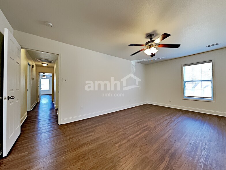 Building Photo - 3323 Grassy Pointe Ln