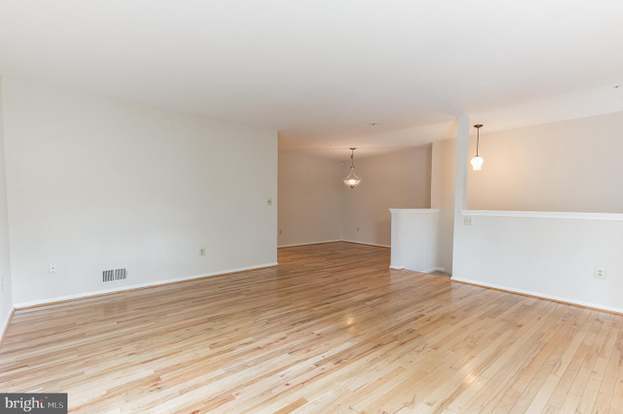 Building Photo - 1346 Chanticleer-