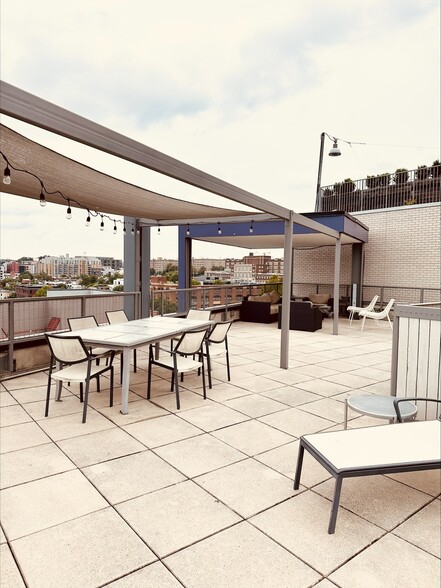 Building Photo - 929 Florida Ave NW