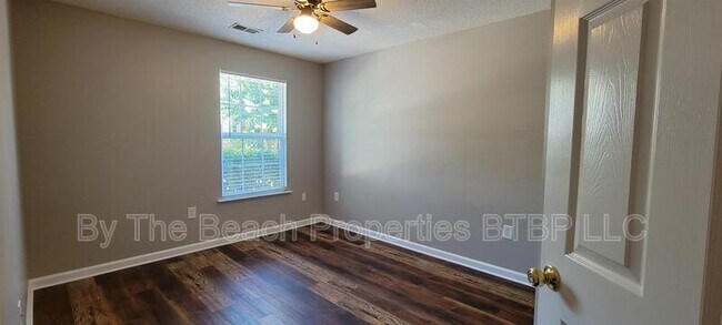 Building Photo - 2407 James St