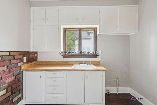 Building Photo - 2027 Berkshire Pl