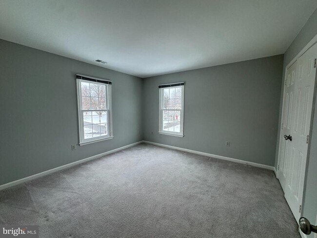 Building Photo - 15 Linden Hill Way SW