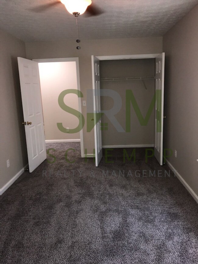 Building Photo - Large 3 bedroom/1.5 bath house in Downtown Louisville-Section 8 Accepted