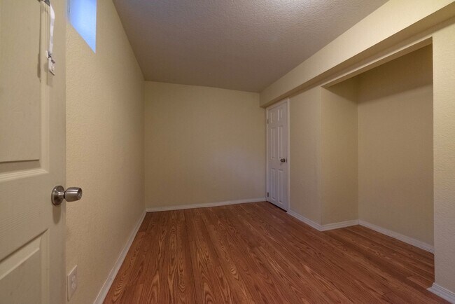 Building Photo - 3-bed, 2-bath home with large back yard