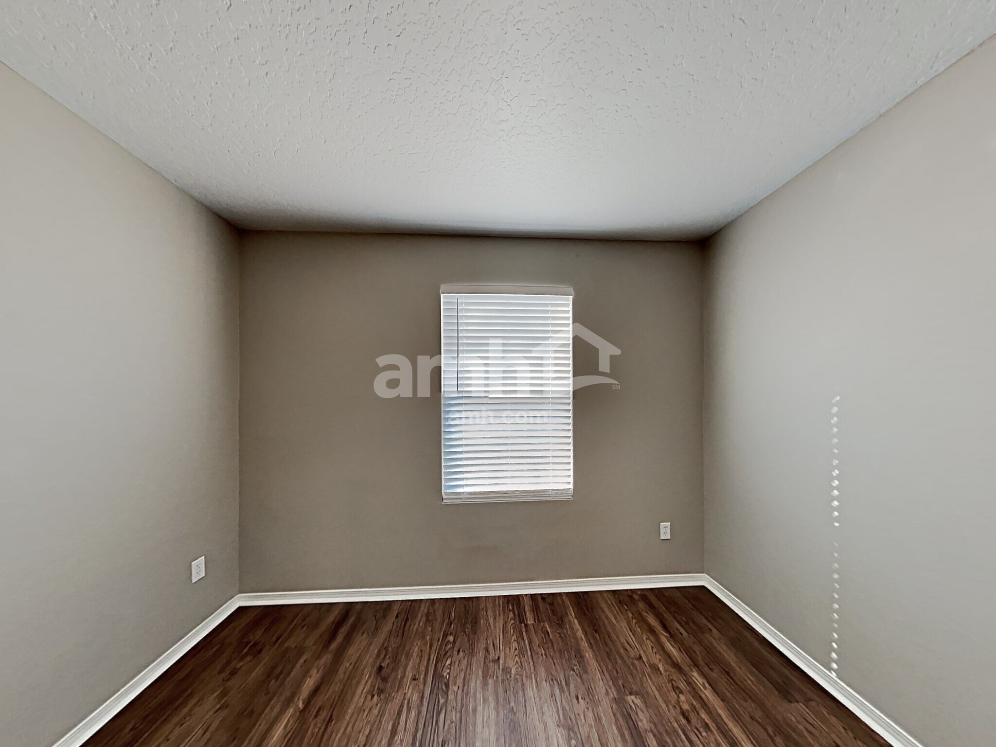 Building Photo - 1038 N Cambrick Dr