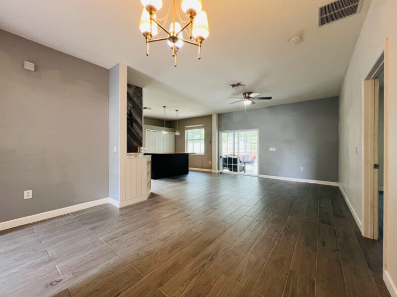 Building Photo - 10143 Shadow Creek Dr