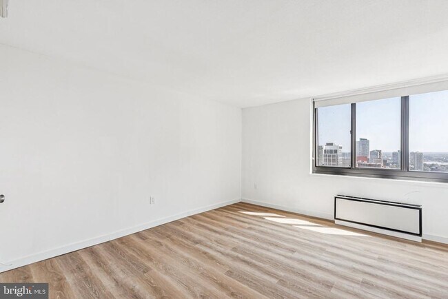 Building Photo - 1420 Locust St