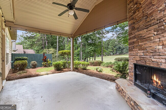Building Photo - 180 Greenview Dr