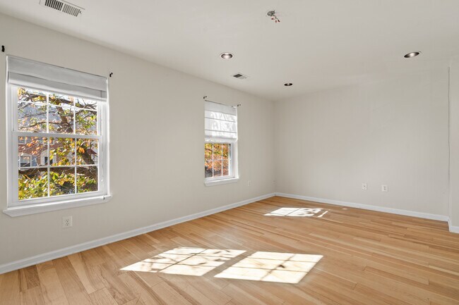 Building Photo - 7417 Wilma Ln