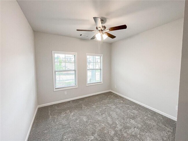 Building Photo - 4624 Silver Oak Dr SW