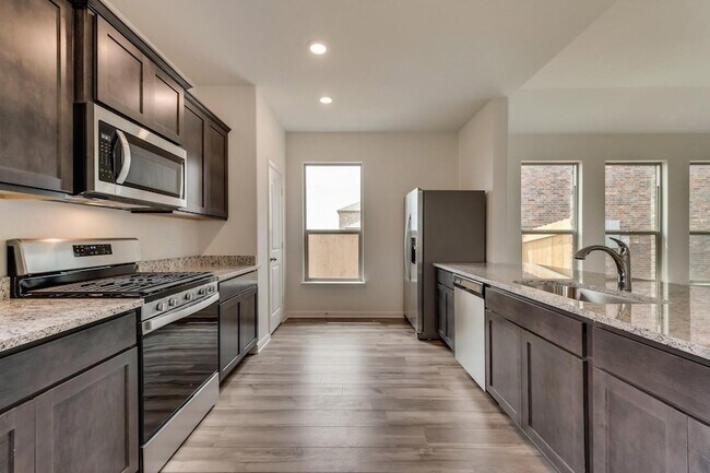 Building Photo - 833 Serena Dr