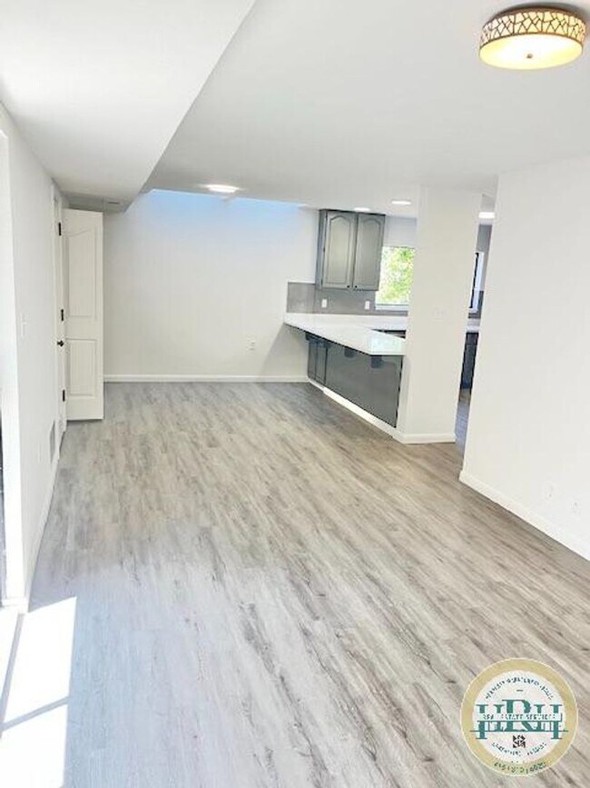 Building Photo - Spacious 3BR|2.5BA Home in the heart of Brisbane