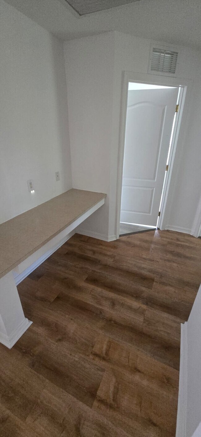 Building Photo - 816 Henry Ave