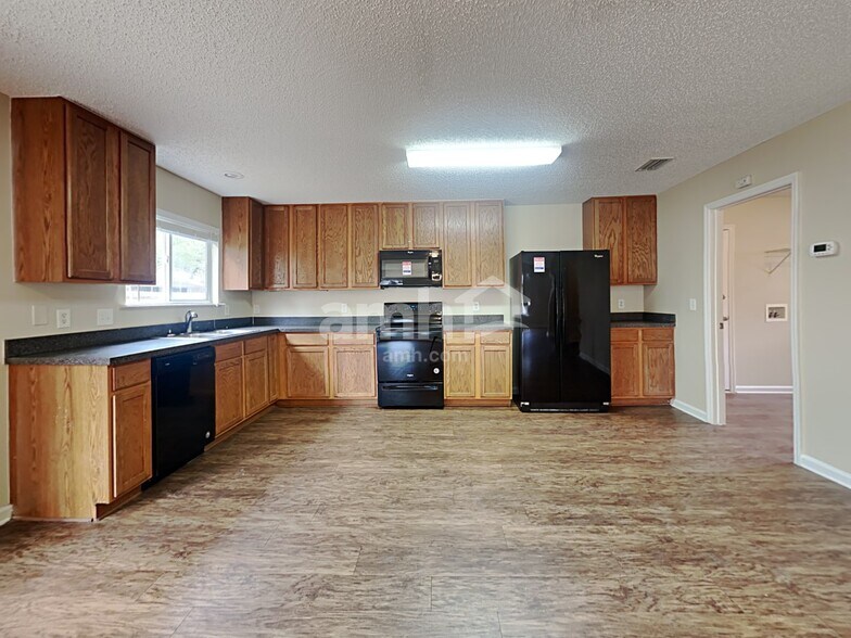 Building Photo - 9734 Hazel Lake Dr