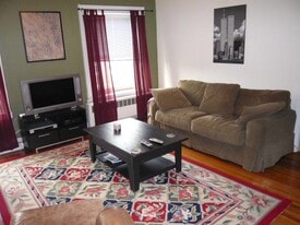 Building Photo - 433 Hanover St