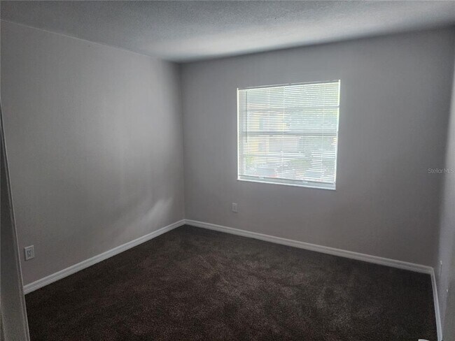 Building Photo - 7210 N Manhattan Ave