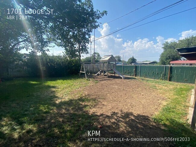 Building Photo - 1701 Lodge St