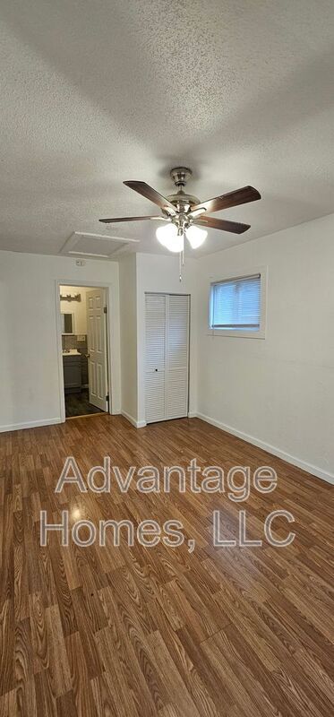 Building Photo - 11410 Palmer Ave