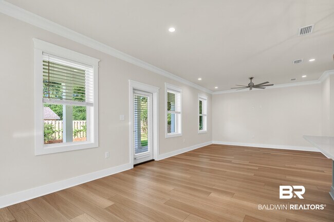 Building Photo - 27085 Park Dr