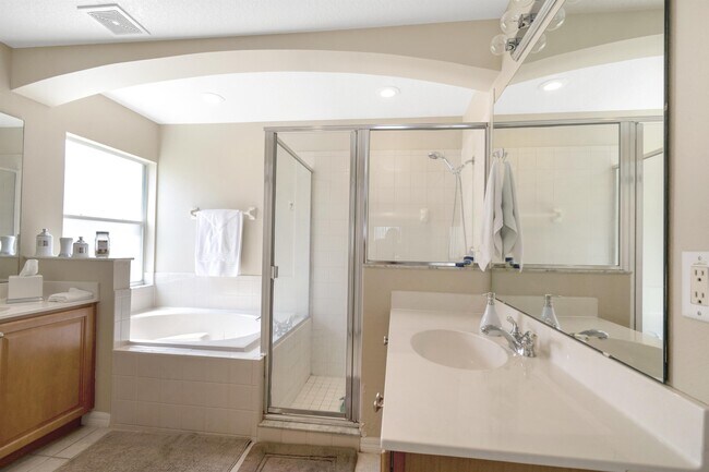 Building Photo - 5145 Marbella Isle Dr