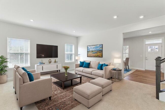 Building Photo - Luxury 5-Bed, 4-Bath Greenville Home in Amenity-Packed Riverstone!