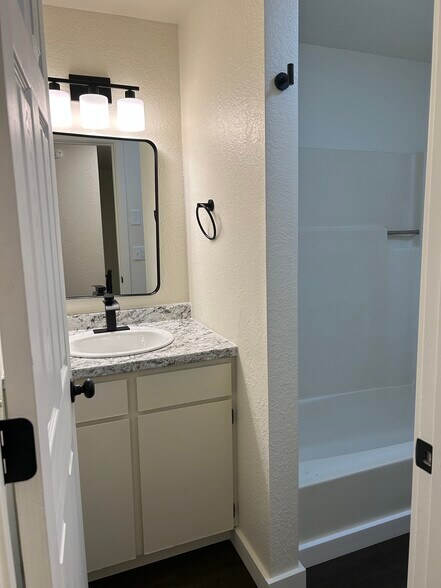 Building Photo - 2622 S 7th St