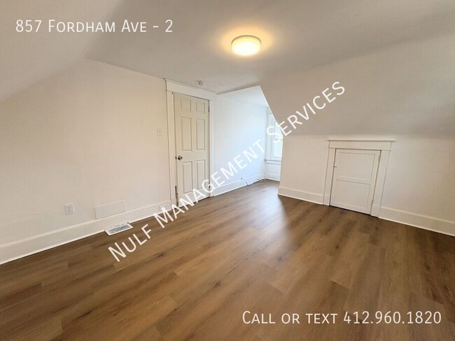 Building Photo - 4 bed, 1 bath apartment in Dormont