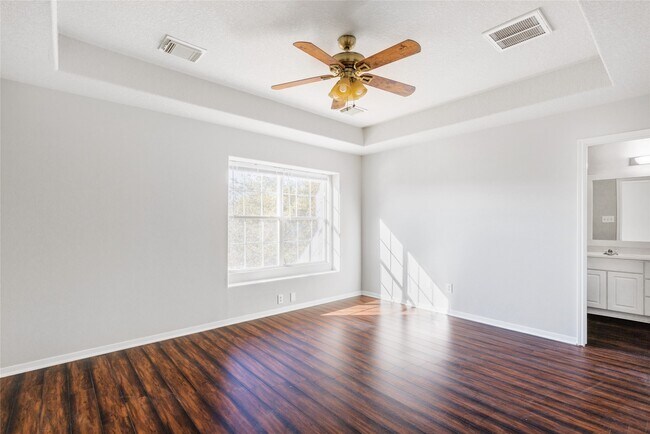 Building Photo - 15410 Fir Woods Ln