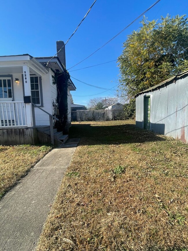 Building Photo - 126 Suffolk Ave