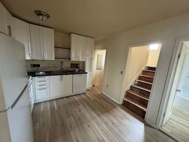 Building Photo - 2 Bedroom Unit in The Dalles For Rent